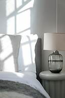 Beautifully Presented Centrally Located Studio apt