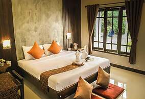 Thanawong Pool Villa