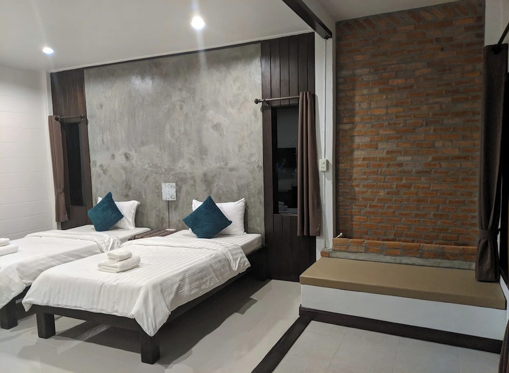 Thanawong Pool Villa