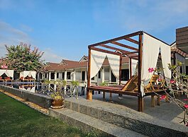 Thanawong Pool Villa