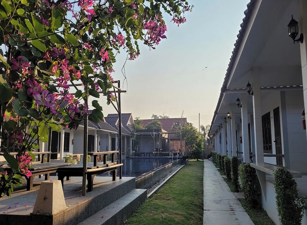 Thanawong Pool Villa