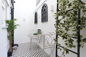Central Apartment with Patio - Sofa Bed