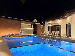 Majestic Seaside Pool Villa