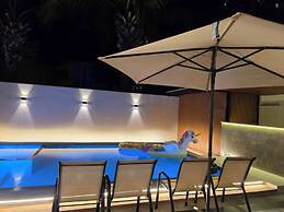 Majestic Seaside Pool Villa