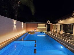 Majestic Seaside Pool Villa