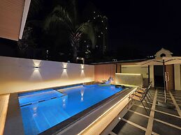 Majestic Seaside Pool Villa