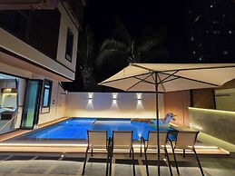 Majestic Seaside Pool Villa