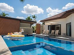 Majestic Seaside Pool Villa
