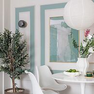 Holt s Sublime Minty Fresh 1BR on the Park