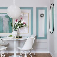 Holt s Sublime Minty Fresh 1BR on the Park