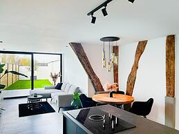 Charming Authentic Home With Garden