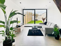 Charming Authentic Home With Garden
