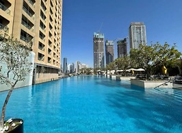 Lux 1BR Apt in Dubai Mall Residences