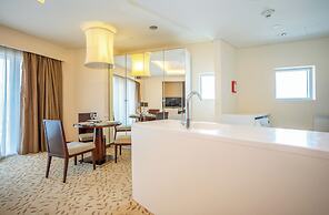 Lux 1BR Apt in Dubai Mall Residences