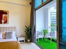 WOW Studio w Balcony and Canal View