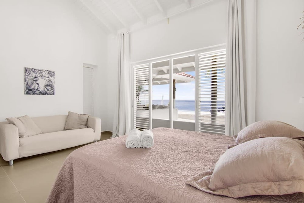 Kas di So o Ocean Front Luxury Villa