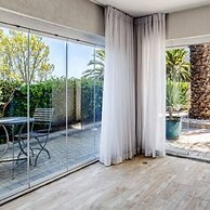 Beachy Apartment w Pool Ocean Views Beach Steps