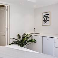 Tranquil Escape in Sea Point Aureto