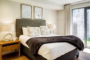 Tranquil Escape in Sea Point Aureto