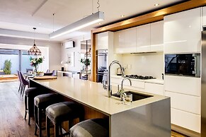 Tranquil Escape in Sea Point Aureto