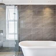 Tranquil Escape in Sea Point Aureto