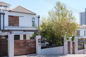 Tranquil Escape in Sea Point Aureto