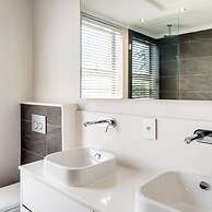 Tranquil Escape in Sea Point Aureto
