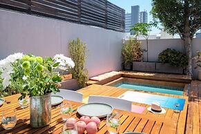 Tranquil Escape in Sea Point Aureto