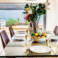 Tranquil Escape in Sea Point Aureto
