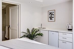 Tranquil Escape in Sea Point Aureto