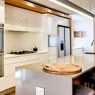 Tranquil Escape in Sea Point Aureto