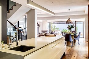 Tranquil Escape in Sea Point Aureto