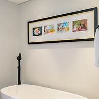 Waterfront Elegance at Harbour Bridge 413