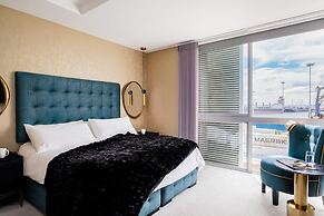 Waterfront Elegance at Harbour Bridge 413