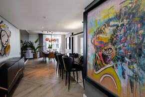 Waterfront Elegance at Harbour Bridge 413