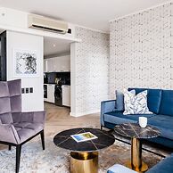 Waterfront Elegance at Harbour Bridge 413