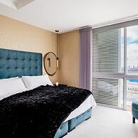 Waterfront Elegance at Harbour Bridge 413