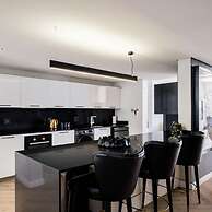 Waterfront Elegance at Harbour Bridge 413