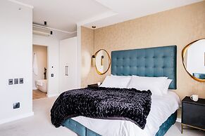 Waterfront Elegance at Harbour Bridge 413