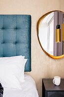Waterfront Elegance at Harbour Bridge 413