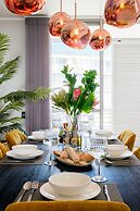 Waterfront Elegance at Harbour Bridge 413