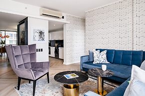 Waterfront Elegance at Harbour Bridge 413