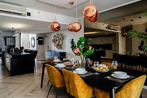Waterfront Elegance at Harbour Bridge 413