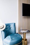 Waterfront Elegance at Harbour Bridge 413