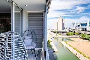 Waterfront Elegance at Harbour Bridge 413