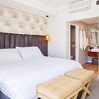 Waterfront Elegance at Harbour Bridge 413