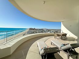 Has it all Beachfront Retreat With Stunning Views