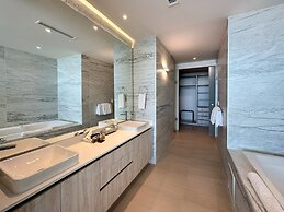 Has it all Beachfront Retreat With Stunning Views