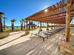 Has it all Beachfront Retreat With Stunning Views