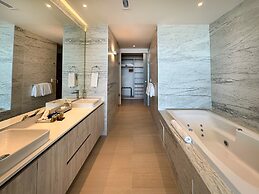 Has it all Beachfront Retreat With Stunning Views